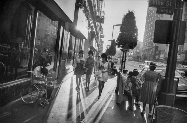 02Garry-Winogrand-Sunset-Boulevard