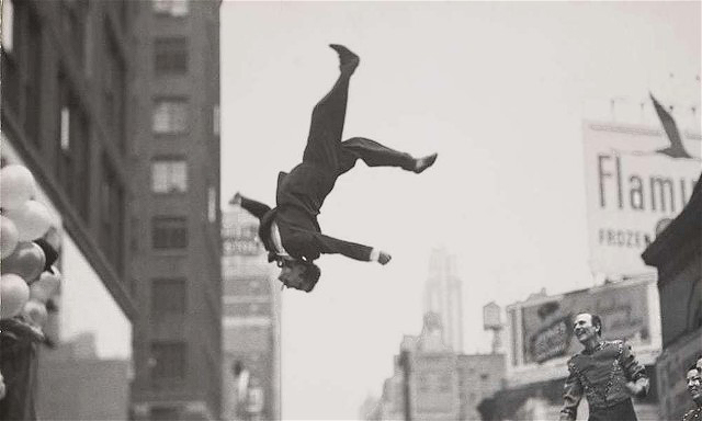 03xgarry-winogrand-street-photography-backflip